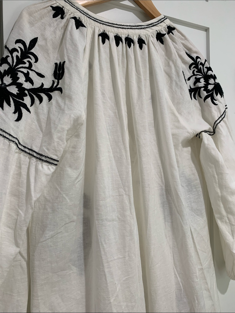 Zara White Maxi Dress with Black Embroidered Motifs - Picture 5 of 6